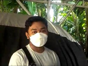 YouTuber Irfan Jayani Cerita Awal Mula Viralkan Kisah Bu Eny dan Tiko YouTuber Irfan Jayani Cerita Awal Mula Viralkan Kisah Bu Eny dan Tiko