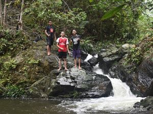 Segar Banget Mandi di Air Terjun Jambu Layu di Kuansing, Riau