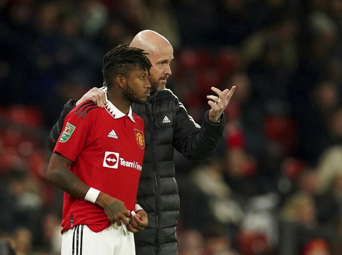Manchester United's head coach Erik ten Hag, right gestures as he speaks to substitute Manchester United's Fred during the English League Cup 4th round soccer match between Manchester United and Burnley, at Old Trafford in Manchester, England Wednesday, Dec. 21, 2022. (AP Photo/Dave Thompson)