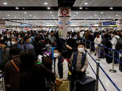 China Buka Perbatasan dengan Hong Kong, Pelancong Membludak