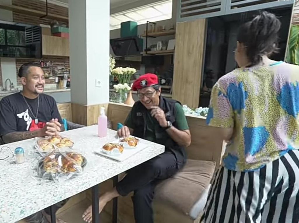 Dapur Kece di Rumah Tora Sudiro dan Mieke Amalia yang Nyaman Buat Masak! Dapur Kece di Rumah Tora Sudiro dan Mieke Amalia yang Nyaman Buat Masak!