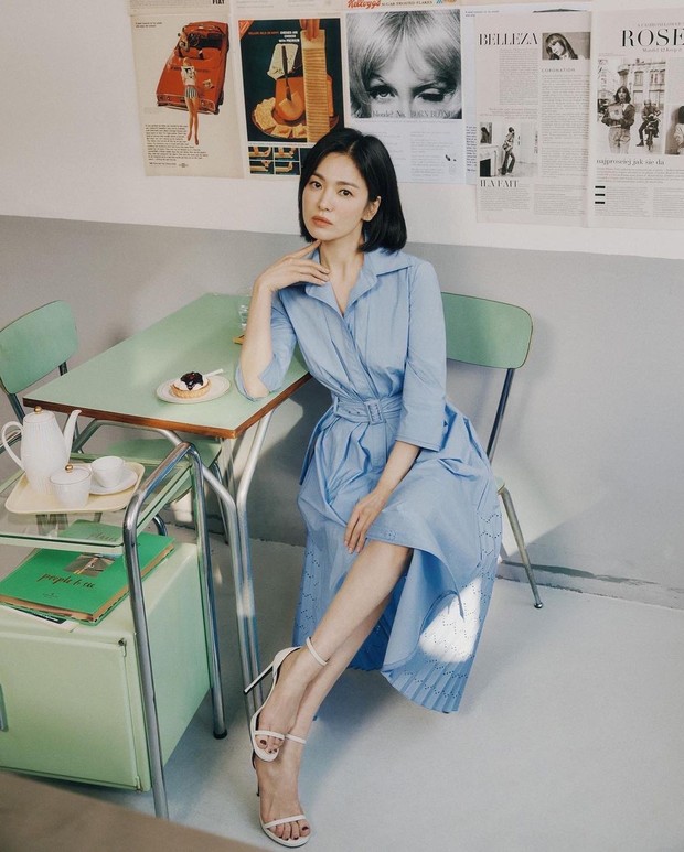 Gaya feminin ala Song Hye Kyo. Foto: Instagram.com/kyo1122