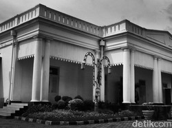 Mengenal Meester Lewat Fotografi Jalanan