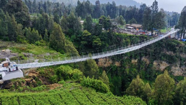 Jembatan Kaca Seruni Poin (Dok Kementerian PUPR) paket tour bromo, paket wisata bromo murah, harga paket wisata bromo, paket tour ijen, wisata tumpak sewu, paket wisata ijen