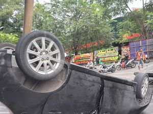 Detik-detik Mengerikan Mahasiswa USU Kecelakaan Lalu Tewas Tertancap di Pagar Detik-detik Mengerikan Mahasiswa USU Kecelakaan Lalu Tewas Tertancap di Pagar