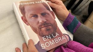 Penampakan Buku Pangeran Harry yang Gegerkan Inggris