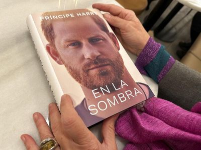 Penampakan Buku Pangeran Harry yang Gegerkan Inggris
