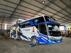 Aturan PO Haryanto: Sopir Nggak Digaji Bila Penumpang Tak Diberi Kesempatan Salat Aturan PO Haryanto: Sopir Nggak Digaji Bila Penumpang Tak Diberi Kesempatan Salat