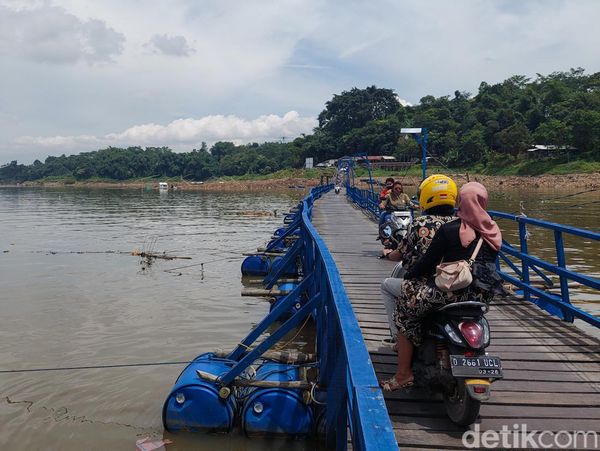 Pulau Sampah di Sungai Citarum Batujajar Kini Telah Bersih
