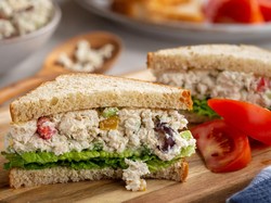 Resep Chicken Salad Sandwich yang Cocok Buat Sarapan atau Bekal