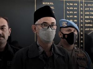 6 Fakta Eks Kepsek MTs Tersangka Pemukulan 19 Siswi di Gresik 6 Fakta Eks Kepsek MTs Tersangka Pemukulan 19 Siswi di Gresik
