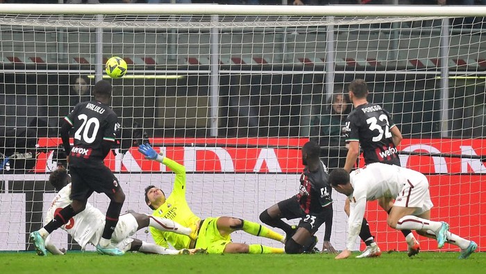 AC Milan vs AS Roma tuntas 2-2