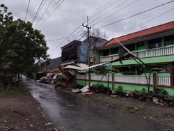 Angin Puting Beliung di Gresik: Titik Bencana Hingga Data Kerusakan