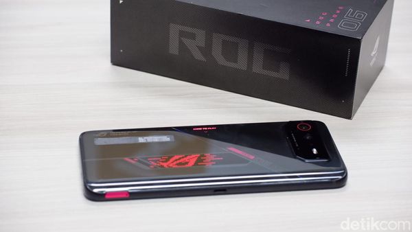 Unboxing Asus ROG Phone 6, HP Gaming Mumpuni Rp 10 Jutaan