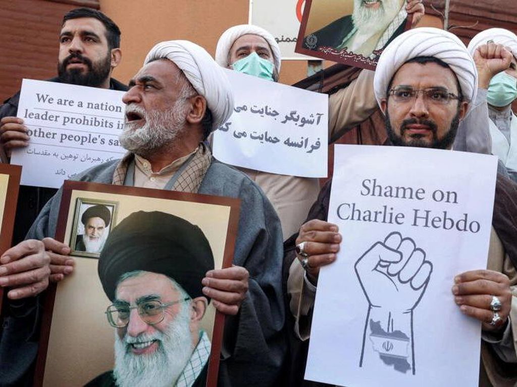 Protes Kartun Khamenei, Warga Iran Demo di Luar Kedubes Prancis