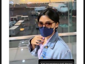 Gaya Erina Gudono Pose di Bandara Disorot, Pakai Kaca Mata Harga Terjangkau