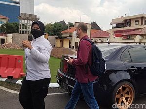 Venna Melinda Laporkan Suami Usai Alami KDRT di Hotel Kota Kediri Venna Melinda Laporkan Suami Usai Alami KDRT di Hotel Kota Kediri