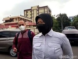 Ferry Irawan Mengeluh Sakit Lambung saat Akan Diperiksa soal KDRT