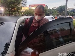 Ferry Irawan Hadapi Kasus KDRT Tanpa Pengacara-Pulang Naik Taksi Online