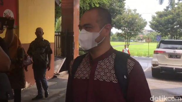 Ferry Irawan saat di Polda Jatim