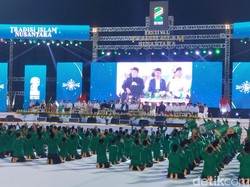 Hadiri Festival Tradisi Islam Nusantara Banyuwangi, Jokowi Bagikan 9 Sepeda