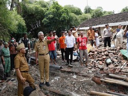 Ganjar Bantu Korban Banjir Brebes, Renovasi Rumah Hingga Alat Sekolah