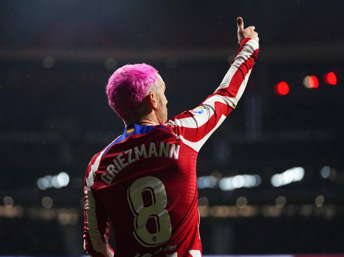 Atletico Madrid's Antoine Griezmann runs during the Spanish La Liga soccer match between Atletico Madrid and FC Barcelona at Civitas Metropolitano stadium in Madrid, Spain, Sunday, Jan. 8, 2023. (AP Photo/Manu Fernandez)