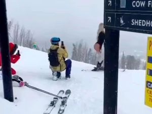 Influencer Pamer Bokong di Tempat Ski, Netizen Marah dan Minta Dituntut