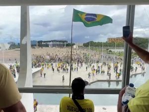 Suasana Istana Kepresidenan Brasil yang Diserbu Pendukung Bolsonaro Suasana Istana Kepresidenan Brasil yang Diserbu Pendukung Bolsonaro