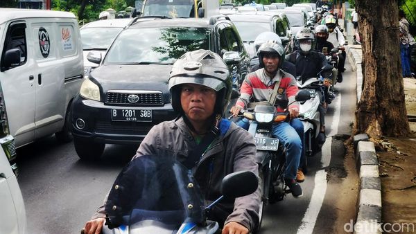 Penampakan Arus Lalu Lintas di Jalan Veteran Jaksel Pagi Ini