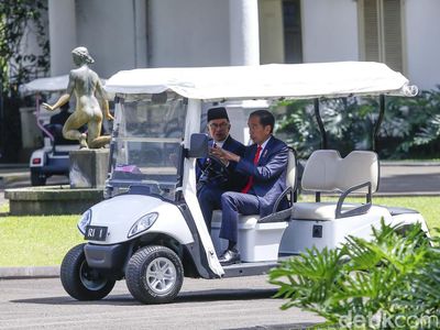 Momen Jokowi Sopiri PM Malaysia Keliling Kebun Raya Bogor