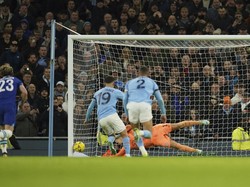 Saat Kepa Coba Ganggu Alvarez, Berakhir Kebobolan Memalukan