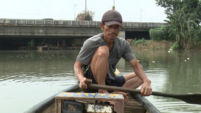 Kisah Pencari Cacing Sutera Berjuang Menopang Keluarga, Kamu Bisa Bantu