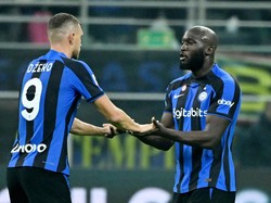 Viral Edin Dzeko Ketawa Lihat Kontrol Bola Romelu Lukaku