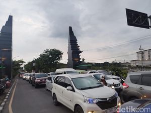 Macet di Perbatasan Surabaya-Kota Gresik