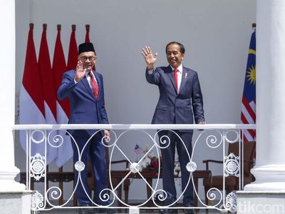 Momen Jokowi Sambut PM Malaysia Anwar Ibrahim di Istana Bogor