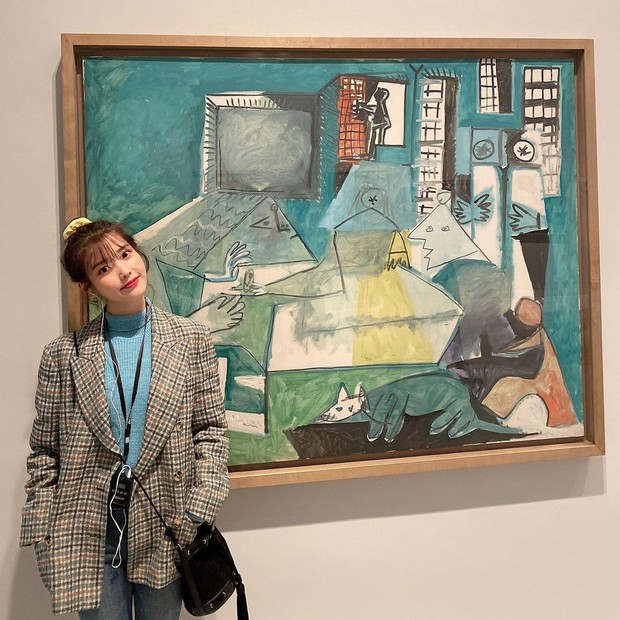 Outfit kencan ala IU. Foto: Instagram.com/dlwlrma Outfit kencan ala IU. Foto: Instagram.com/dlwlrma