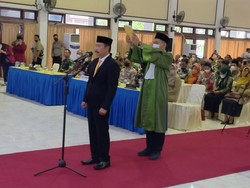 Prof Dr Sutoyo Jabat Rektor Unisri Periode 2023-2027