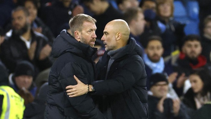 Soccer Football - FA Cup Third Round - Manchester City v Chelsea - Etihad Stadium, Manchester, Britain - January 8, 2023 Manchester City manager Pep Guardiola with Chelsea manager Graham Potter after the match Action Images via Reuters/Jason Cairnduff