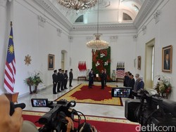 Bertemu Anwar Ibrahim, Jokowi Sambut Baik Minat Investor Malaysia Terkait IKN