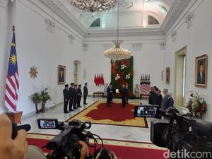 Bertemu Anwar Ibrahim, Jokowi Sambut Baik Minat Investor Malaysia Terkait IKN Bertemu Anwar Ibrahim, Jokowi Sambut Baik Minat Investor Malaysia Terkait IKN