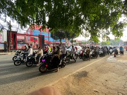 Lalu Lintas di Jl Akses UI Depok arah Lenteng Agung Macet