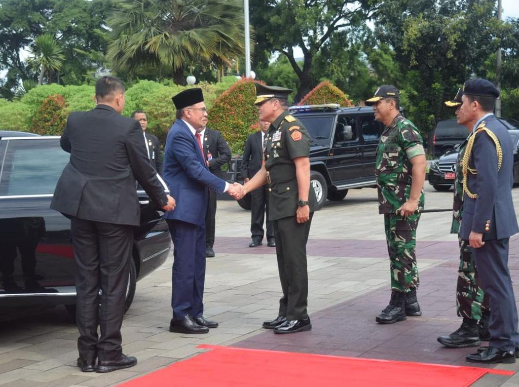 Anwar Ibrahim Kenang Jenderal AH Nasution dan Benny Moerdani di TMPNU Kalibata