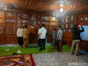 Polisi Kembali Geledah Ponpes di Jember Terkait Dugaan Pencabulan Santri Polisi Kembali Geledah Ponpes di Jember Terkait Dugaan Pencabulan Santri