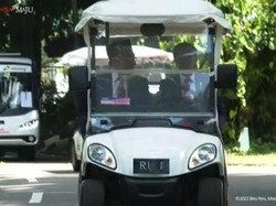 Jokowi Sopiri Anwar Ibrahim Keliling Kebun Raya Bogor