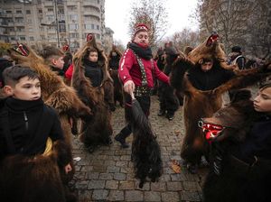 Ritual Mengusir Roh Jahat di Rumania Malah Jadi Daya Tarik Wisata Ritual Mengusir Roh Jahat di Rumania Malah Jadi Daya Tarik Wisata