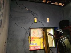 Belasan Rumah di Desa Cigoong Utara Lebak Rusak Akibat Pergerakan Tanah