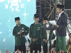 Jokowi Bagikan Sepeda ke Santri-Banser di Festival Tradisi Islam Nusantara