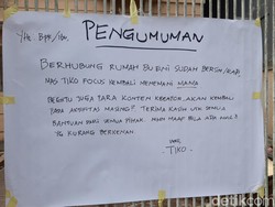 Bikin Terenyuh, Ini Pesan dari Tiko yang Dipasang di Pagar Rumah Bu Eny