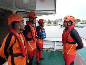 Penumpang Kapal di Kalsel Lompat ke Laut, Tim SAR Lakukan Pencarian